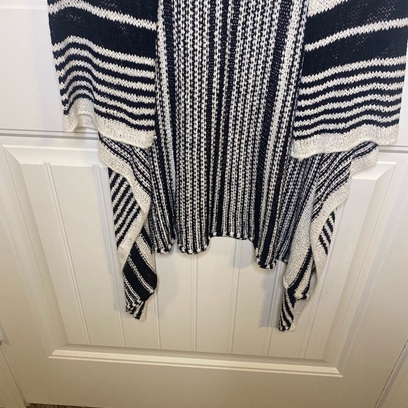 Active Black and cream high low striped vest - Picture 3 of 7